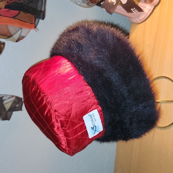 Betmar Faux Fur Convertible into bucket hat - Picture 7 of 8